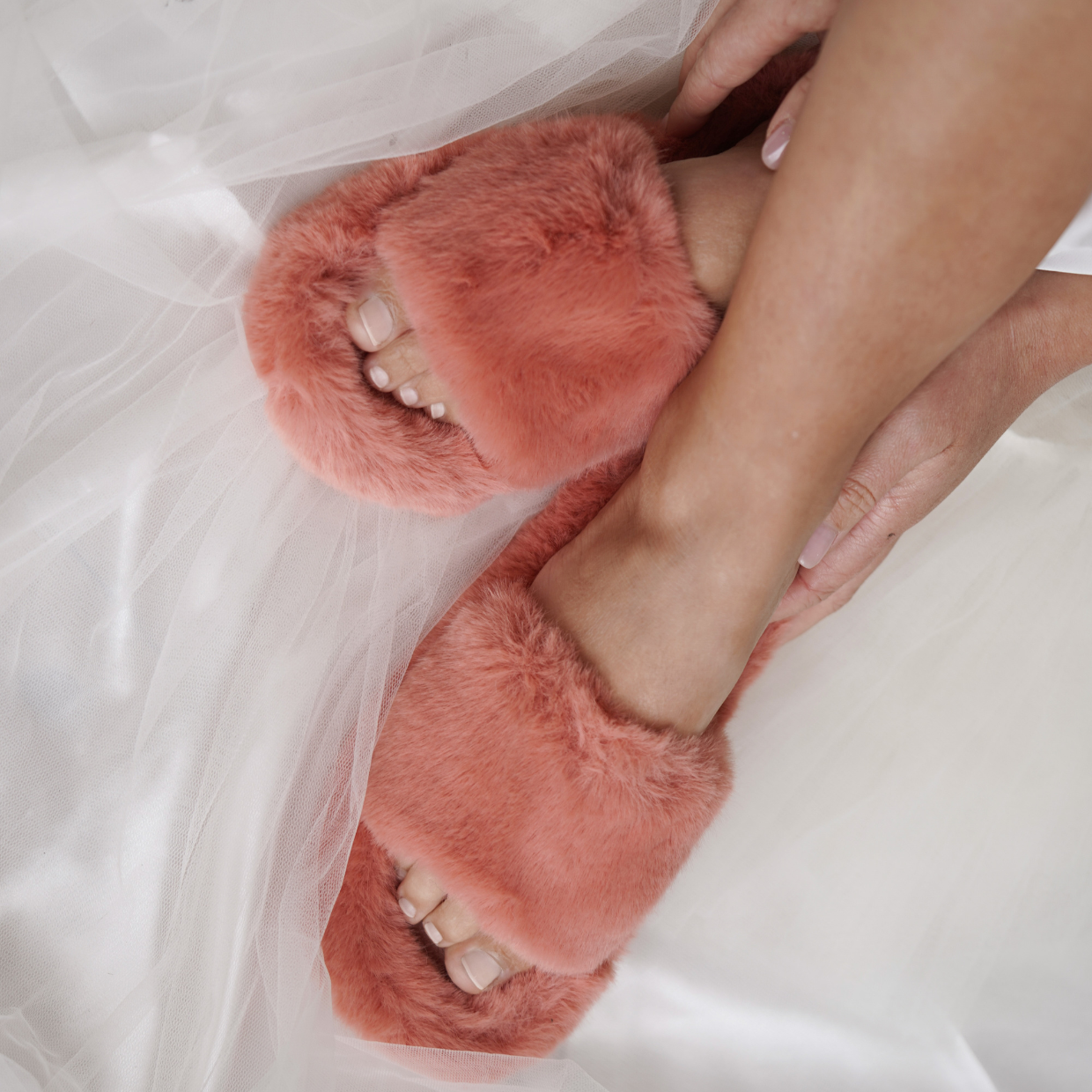 Fluffy Slippers in Pink Coral