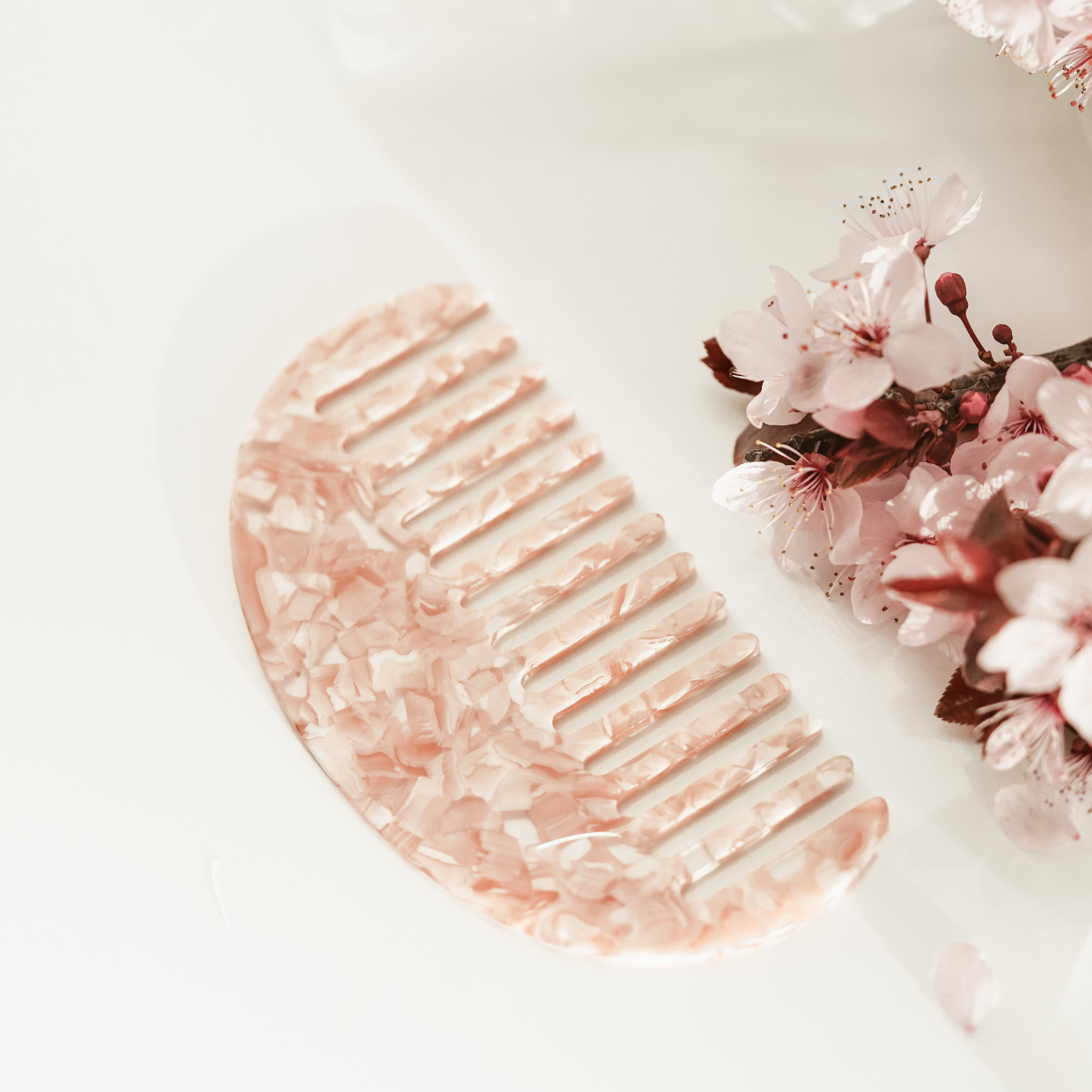 Hair Comb in Pink Shell