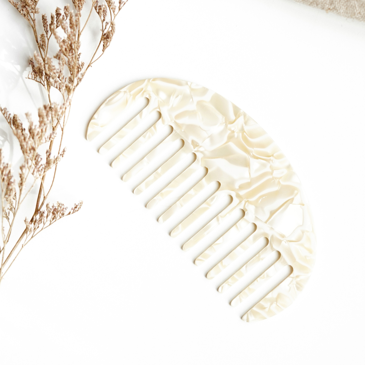 Hair Comb in White Shell