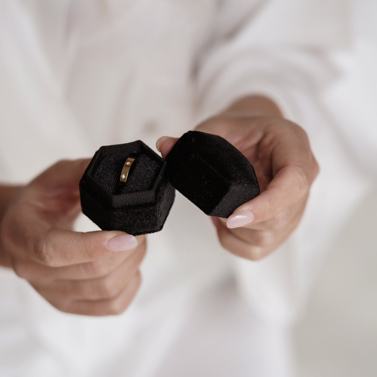 Ring Box in Black Hexagon
