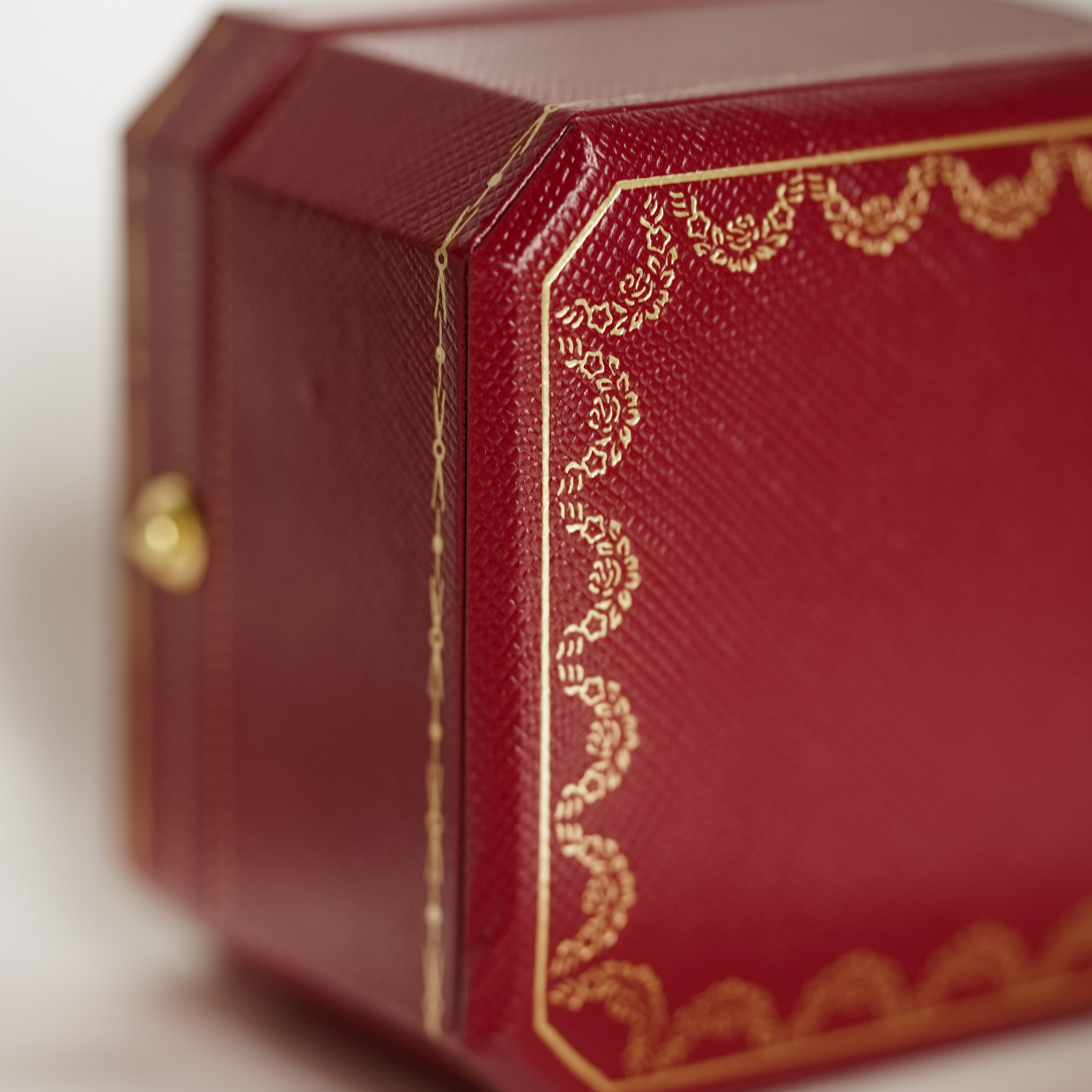 Ring Box in Luxurious Red