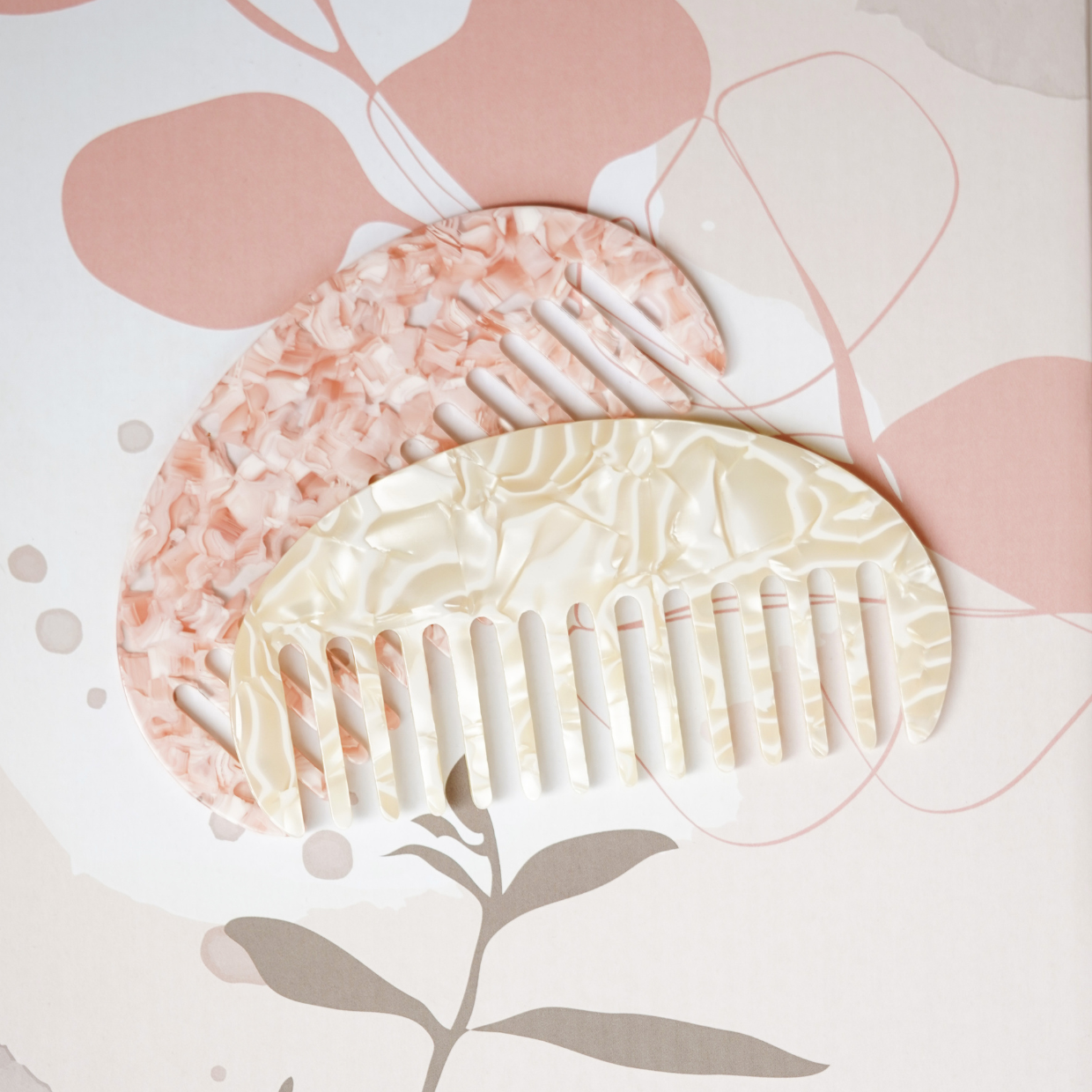 Hair Comb in White Shell